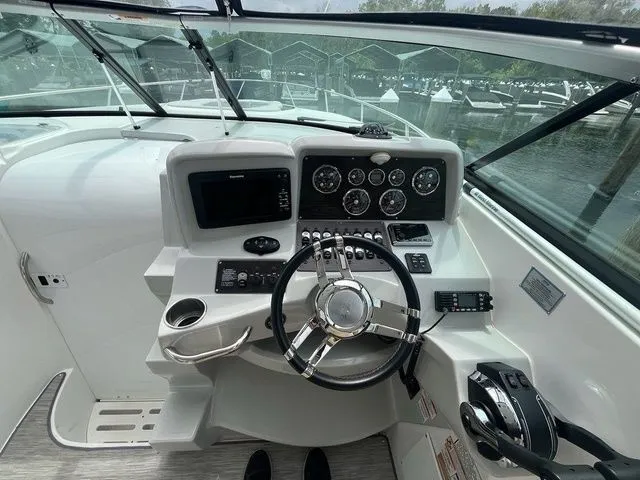 Slide: The Image of Rinker EX 320 2017 - 17