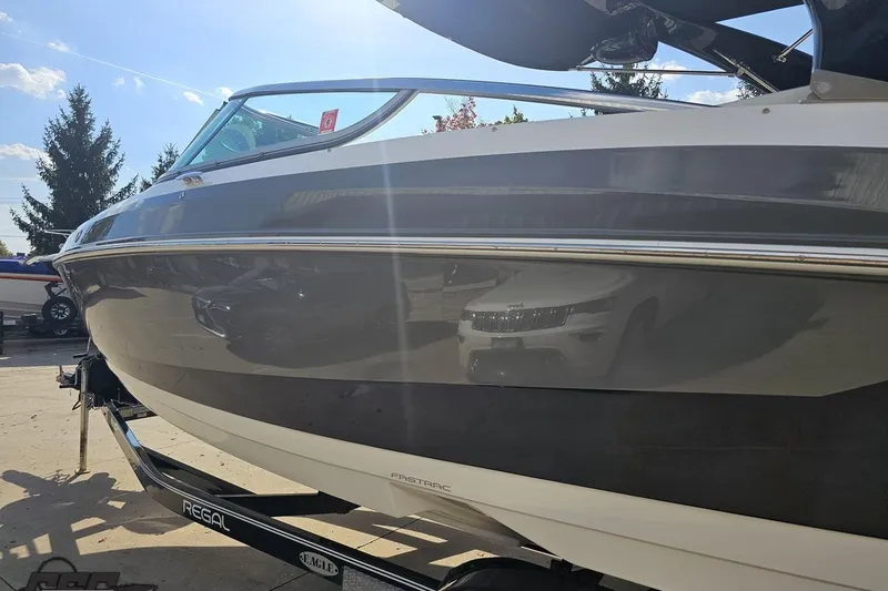 Slide: The Image of 2018 Regal 2500 Bowrider boat on trailer, side view in sunlight. - 26