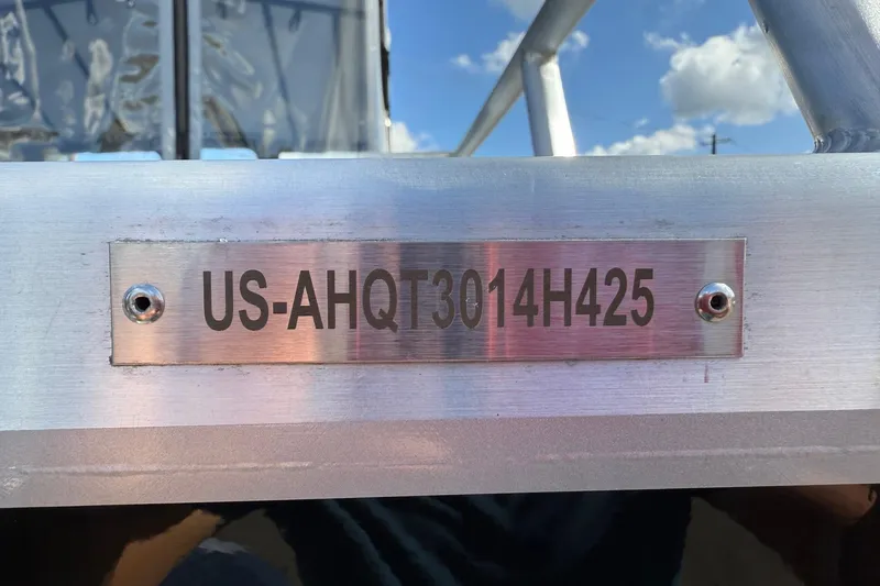 Slide: The Image of 2025 Thunder Jet 200 Luxor boat with identification plate US-AHQT3014H425. - 3