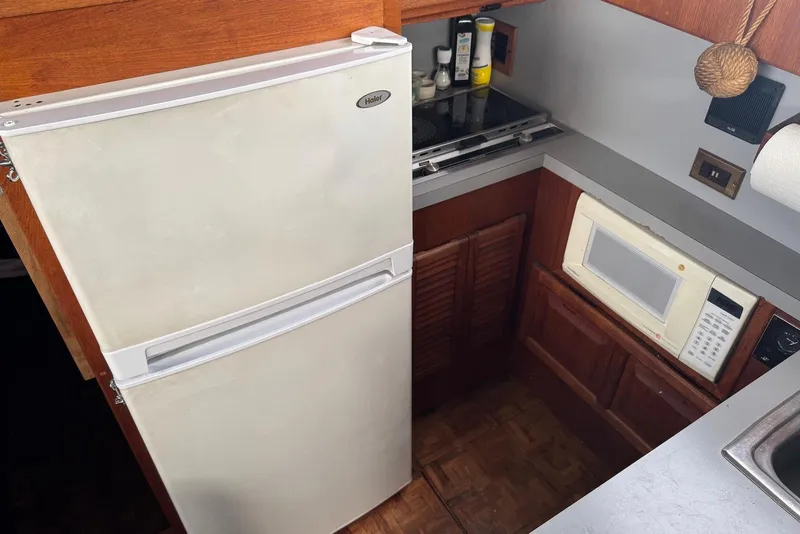Slide: The Image of 1986 Viking 35 Convertible kitchen with fridge, microwave, and stove. - 23
