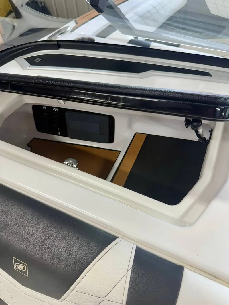 Slide: The Image of Nautique Super Air Nautique G21 2021 - 11