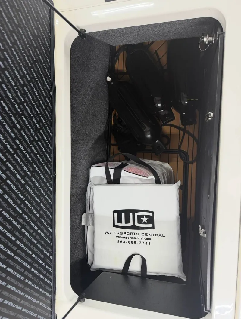 Slide: The Image of Nautique Super Air Nautique G21 2021 - 12