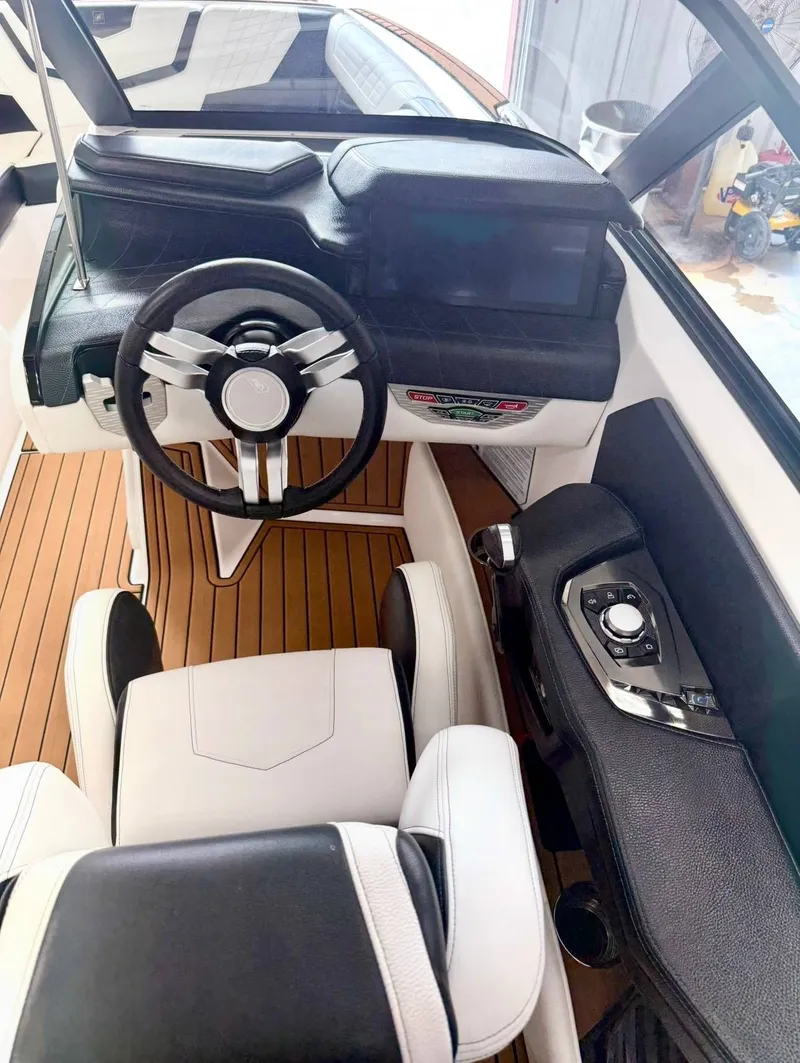 Slide: The Image of Nautique Super Air Nautique G21 2021 - 8