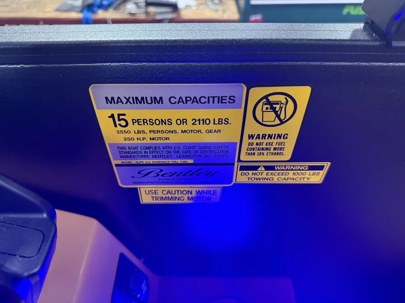 Slide: The Image of Bentley Pontoons Elite 223 Swingback Tritoon 2026 - 17