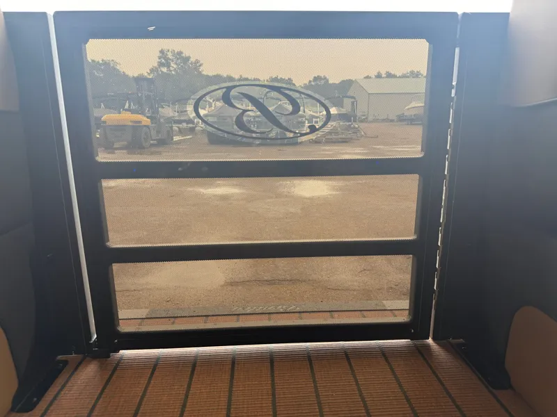 Slide: The Image of Bentley Pontoons Elite 223 Swingback Tritoon 2026 - 52