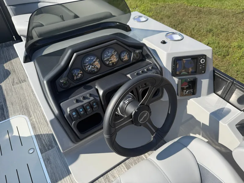 Slide: The Image of Bentley Pontoons Legacy 200HP Swingback 223 Tritoon 2026 - 11