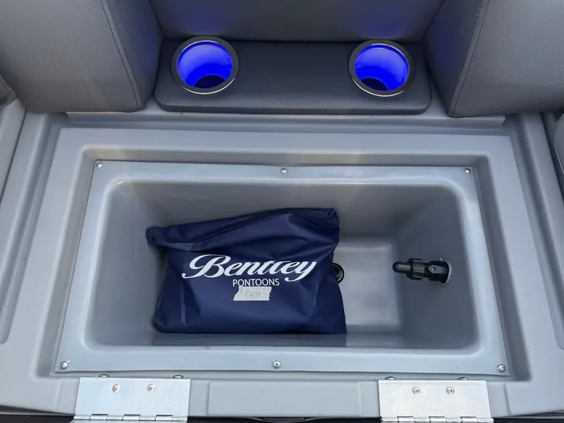 Slide: The Image of Bentley Pontoons Legacy 200HP Swingback 223 Tritoon 2026 - 31