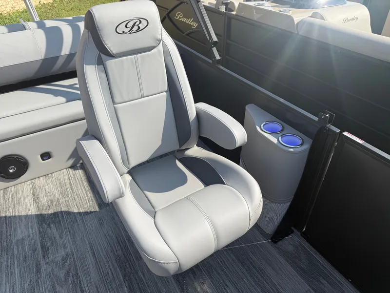 Slide: The Image of Bentley Pontoons Legacy 200HP Swingback 223 Tritoon 2026 - 8