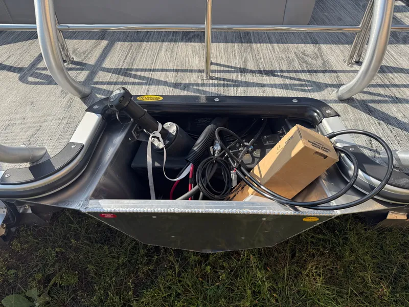 Slide: The Image of Bentley Pontoons Legacy 223 Swingback Tritoon & Honda 4-Stroke EFI 2026 - 41