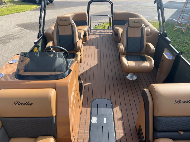 Slide: The Image of Bentley Pontoons Elite 200HP Admiral 223 Quad Lounge Tritoon 2026 - 15