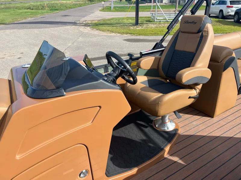 Slide: The Image of Bentley Pontoons Elite 200HP Admiral 223 Quad Lounge Tritoon 2026 - 16
