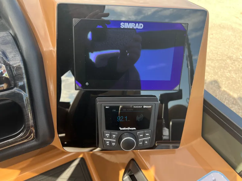 Slide: The Image of Bentley Pontoons Elite 200HP Admiral 223 Quad Lounge Tritoon 2026 - 18