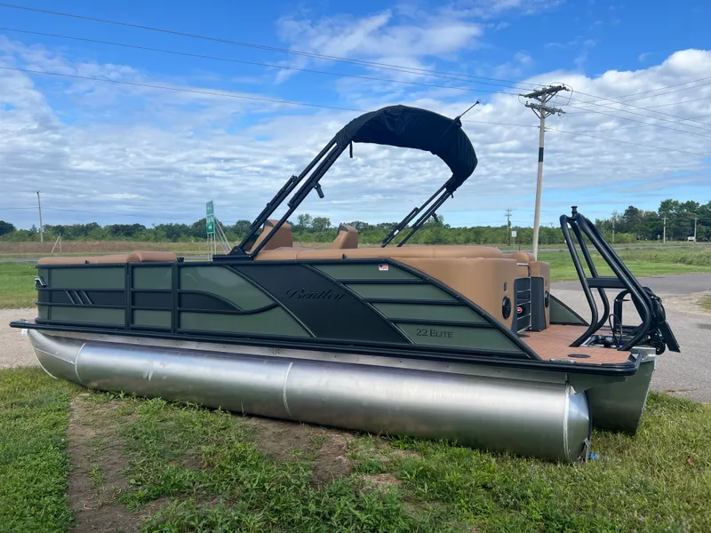 Slide: The Image of Bentley Pontoons Elite 200HP Admiral 223 Quad Lounge Tritoon 2026 - 3