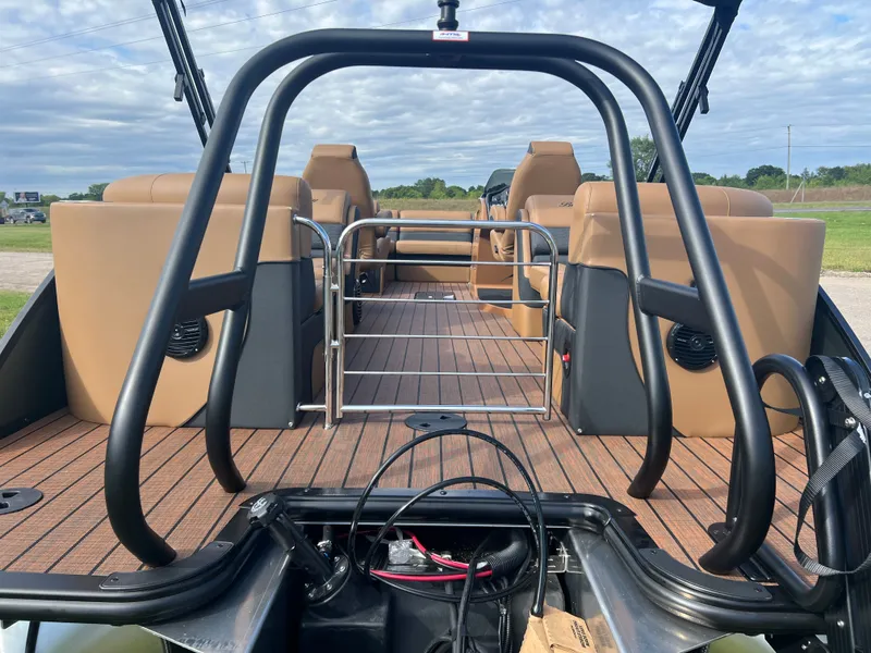 Slide: The Image of Bentley Pontoons Elite 200HP Admiral 223 Quad Lounge Tritoon 2026 - 35