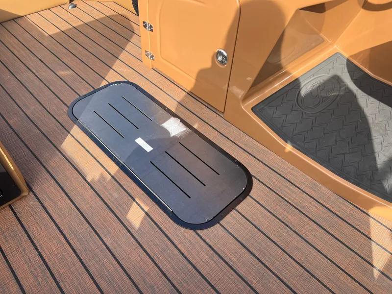 Slide: The Image of Bentley Pontoons Elite 223 Admiral 200HP Quad Lounge Tritoon 2026 - 22