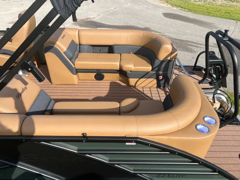 Slide: The Image of Bentley Pontoons Elite 223 Admiral 200HP Quad Lounge Tritoon 2026 - 29
