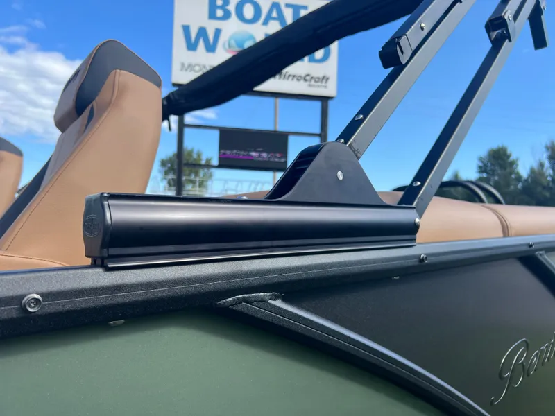 Slide: The Image of Bentley Pontoons Elite 223 Admiral 200HP Quad Lounge Tritoon 2026 - 31