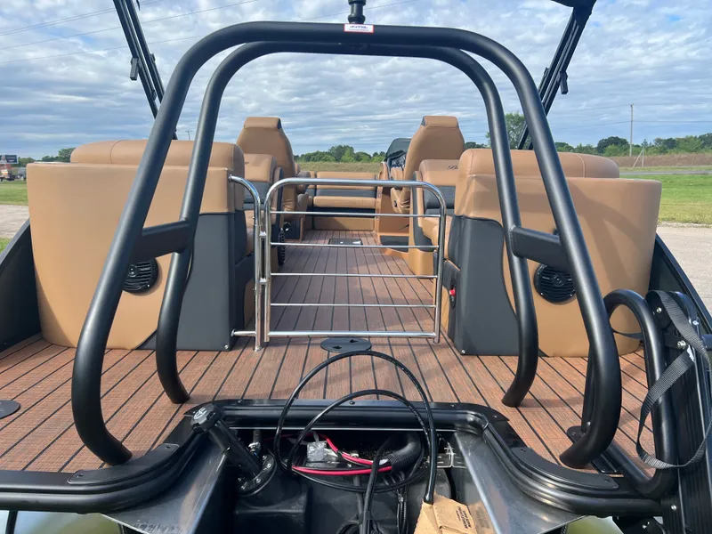 Slide: The Image of Bentley Pontoons Elite 223 Admiral 200HP Quad Lounge Tritoon 2026 - 32