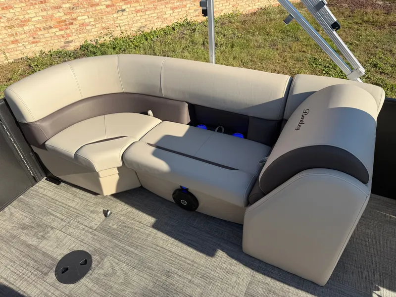 Slide: The Image of Bentley Pontoons Legacy 200HP Navigator DL 223 Quad Lounge Tritoon & Honda 4-Stroke EFI 2026 - 18