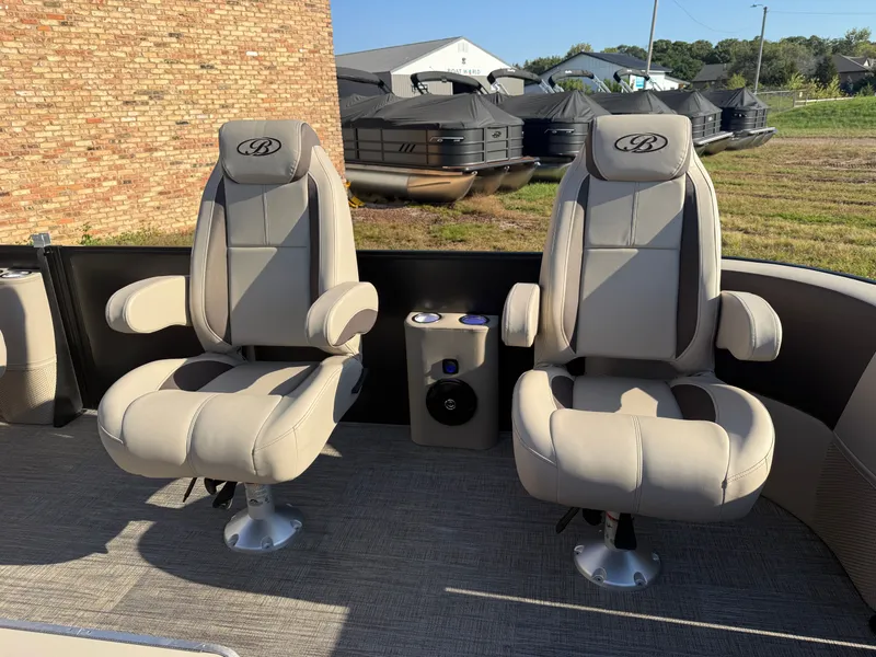 Slide: The Image of Bentley Pontoons Legacy 200HP Navigator DL 223 Quad Lounge Tritoon & Honda 4-Stroke EFI 2026 - 28