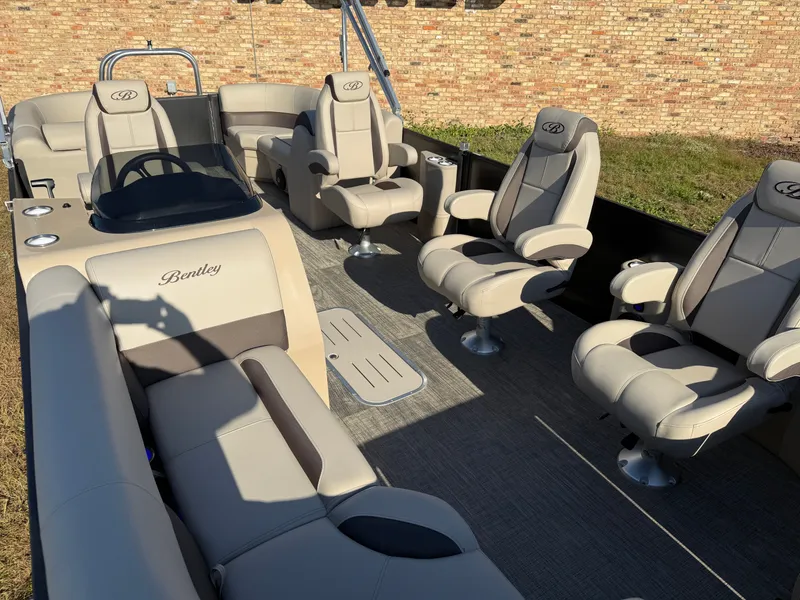 Slide: The Image of Bentley Pontoons Legacy 200HP Navigator DL 223 Quad Lounge Tritoon & Honda 4-Stroke EFI 2026 - 30