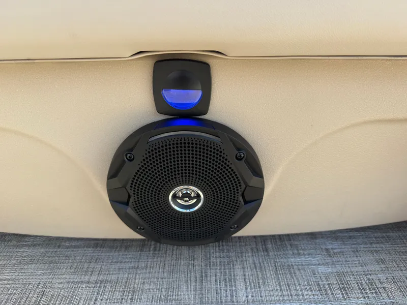 Slide: The Image of Bentley Pontoons Legacy 200HP Navigator DL 223 Quad Lounge Tritoon & Honda 4-Stroke EFI 2026 - 37