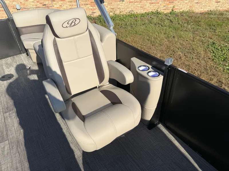 Slide: The Image of Bentley Pontoons Legacy 223 Navigator DL Quad Lounge Tritoon & Honda 4-Stroke EFI 2026 - 11
