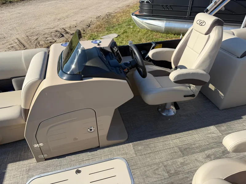 Slide: The Image of Bentley Pontoons Legacy 223 Navigator DL Quad Lounge Tritoon & Honda 4-Stroke EFI 2026 - 12