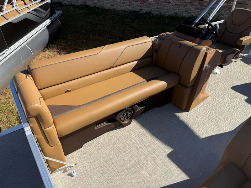Slide: The Image of Tahoe Sport 23E80 Fish & Cruise Pontoon & Honda 4-Stroke EFI 2026 - 10