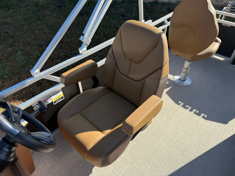 Slide: The Image of Tahoe Sport 23E80 Fish & Cruise Pontoon & Honda 4-Stroke EFI 2026 - 13