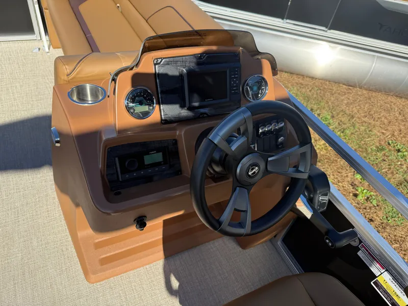 Slide: The Image of Tahoe Sport 23E80 Fish & Cruise Pontoon & Honda 4-Stroke EFI 2026 - 14