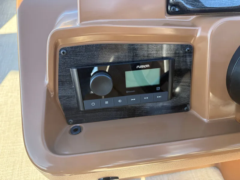 Slide: The Image of Tahoe Sport 23E80 Fish & Cruise Pontoon & Honda 4-Stroke EFI 2026 - 15