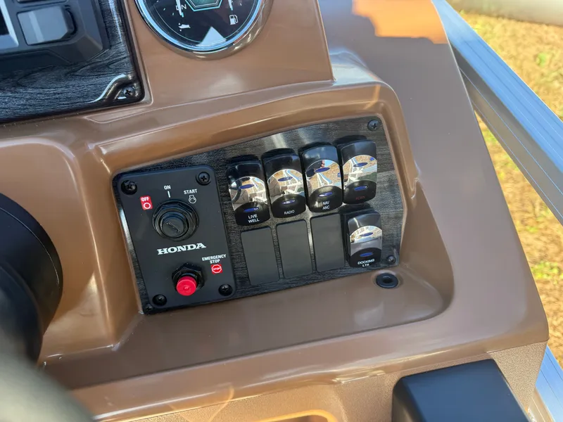 Slide: The Image of Tahoe Sport 23E80 Fish & Cruise Pontoon & Honda 4-Stroke EFI 2026 - 17