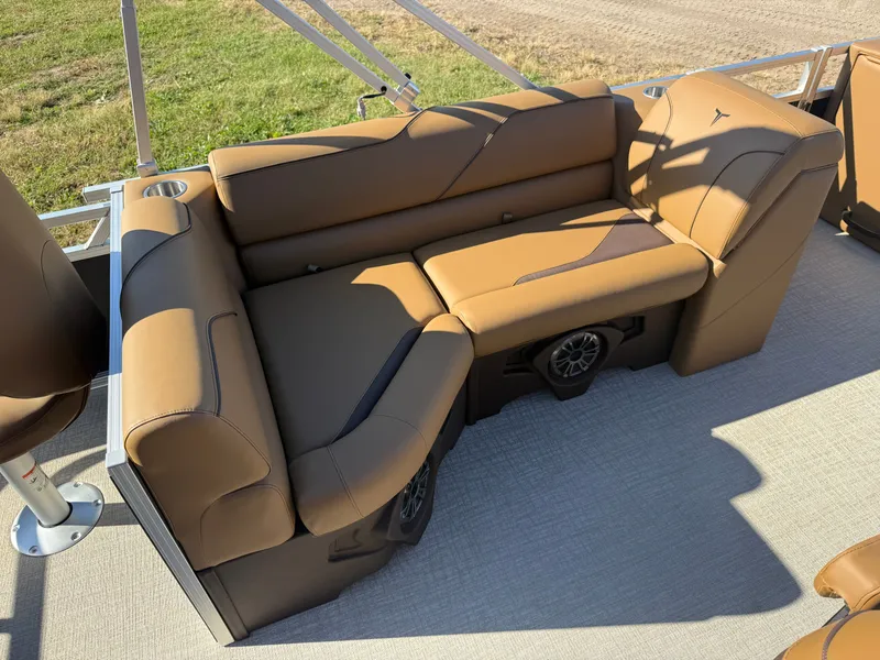 Slide: The Image of Tahoe Sport 23E80 Fish & Cruise Pontoon & Honda 4-Stroke EFI 2026 - 20