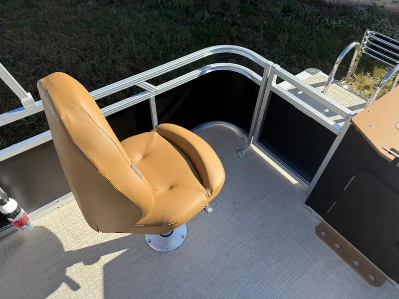 Slide: The Image of Tahoe Sport 23E80 Fish & Cruise Pontoon & Honda 4-Stroke EFI 2026 - 22