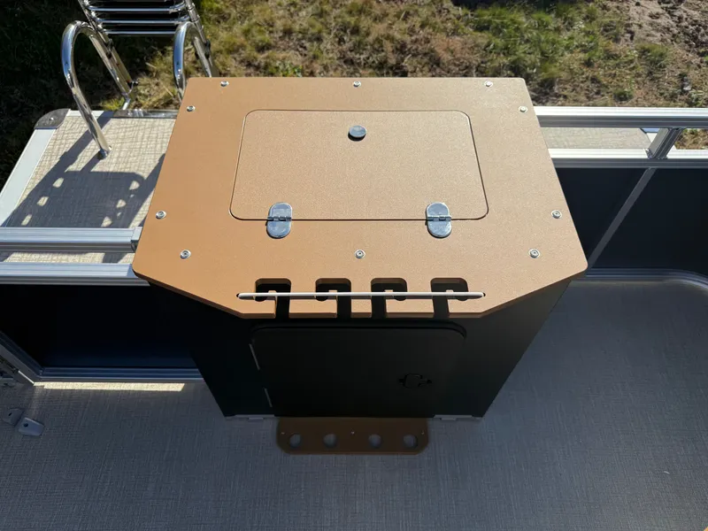 Slide: The Image of Tahoe Sport 23E80 Fish & Cruise Pontoon & Honda 4-Stroke EFI 2026 - 23