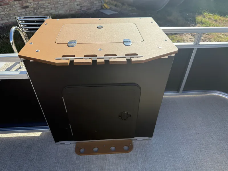 Slide: The Image of Tahoe Sport 23E80 Fish & Cruise Pontoon & Honda 4-Stroke EFI 2026 - 24