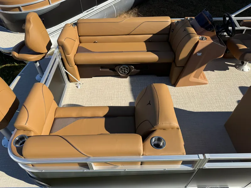Slide: The Image of Tahoe Sport 23E80 Fish & Cruise Pontoon & Honda 4-Stroke EFI 2026 - 3