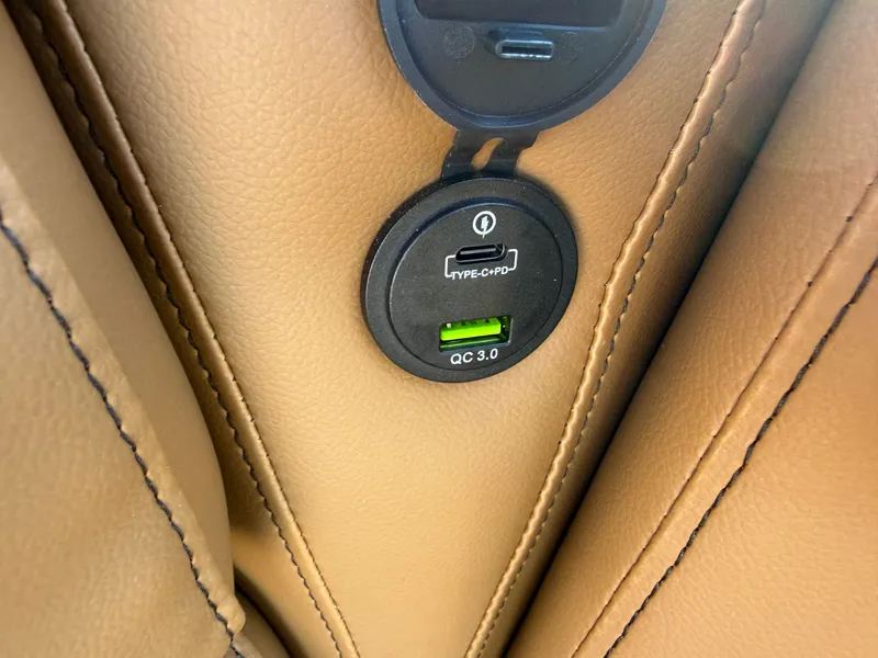 Slide: The Image of Tahoe Sport 23E80 Fish & Cruise Pontoon & Honda 4-Stroke EFI 2026 - 31