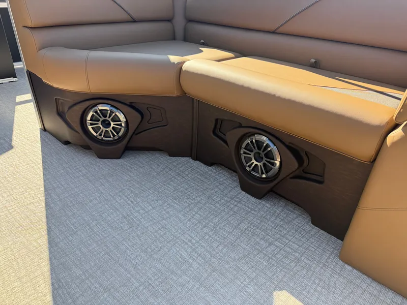 Slide: The Image of Tahoe Sport 23E80 Fish & Cruise Pontoon & Honda 4-Stroke EFI 2026 - 32