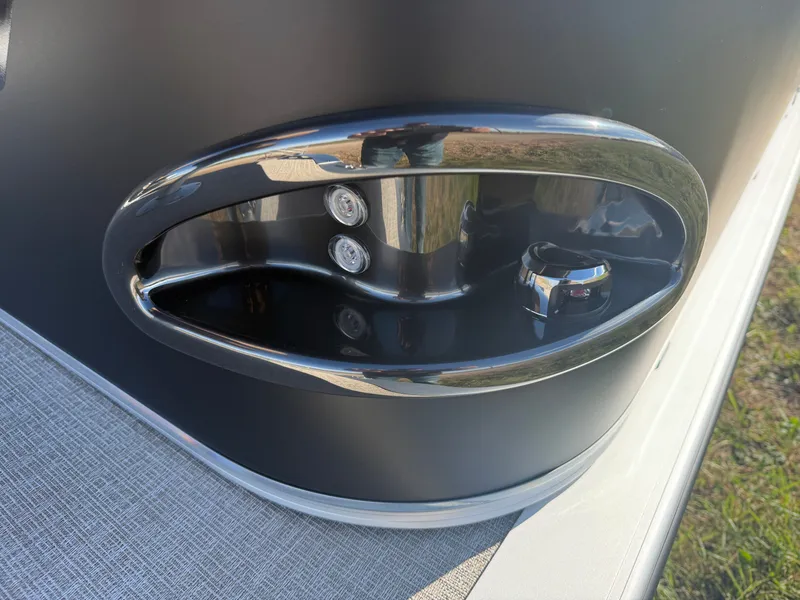 Slide: The Image of Tahoe Sport 23E80 Fish & Cruise Pontoon & Honda 4-Stroke EFI 2026 - 36