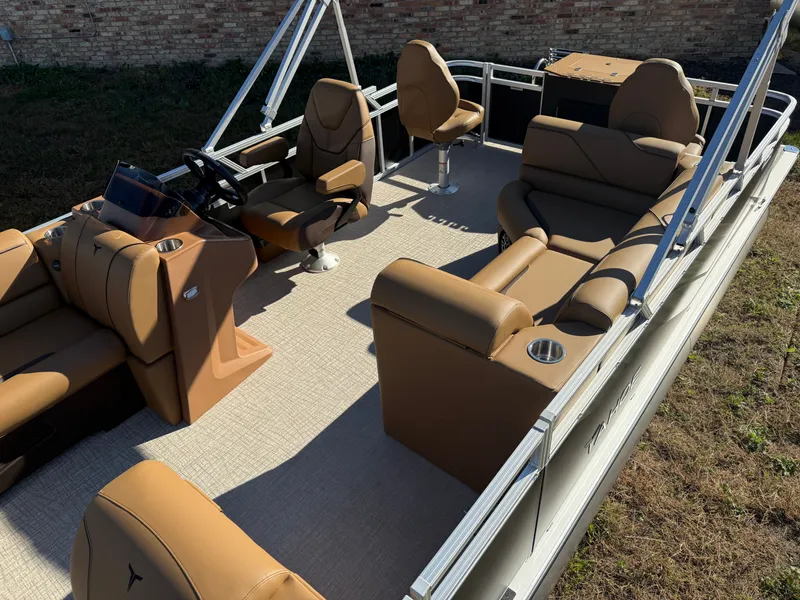 Slide: The Image of Tahoe Sport 23E80 Fish & Cruise Pontoon & Honda 4-Stroke EFI 2026 - 4