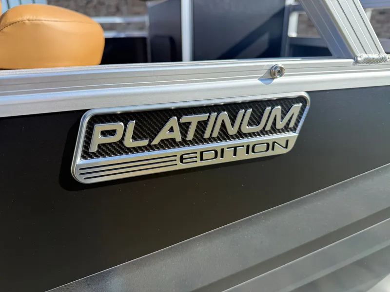 Slide: The Image of Tahoe Sport 23E80 Fish & Cruise Pontoon & Honda 4-Stroke EFI 2026 - 40