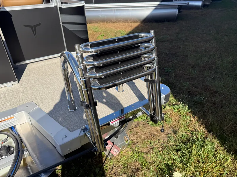 Slide: The Image of Tahoe Sport 23E80 Fish & Cruise Pontoon & Honda 4-Stroke EFI 2026 - 44