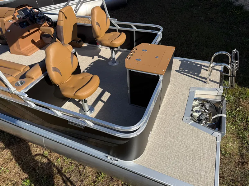 Slide: The Image of Tahoe Sport 23E80 Fish & Cruise Pontoon & Honda 4-Stroke EFI 2026 - 5