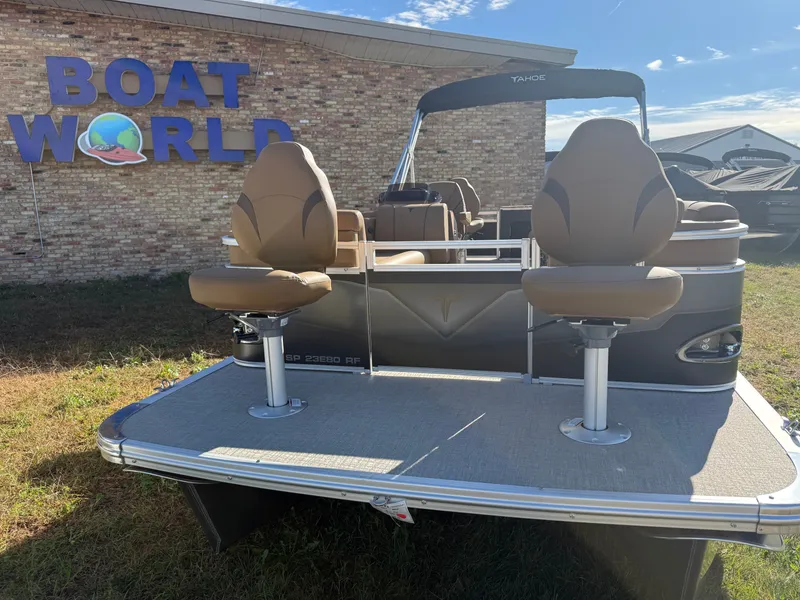 Slide: The Image of Tahoe Sport 23E80 Fish & Cruise Pontoon & Honda 4-Stroke EFI 2026 - 9