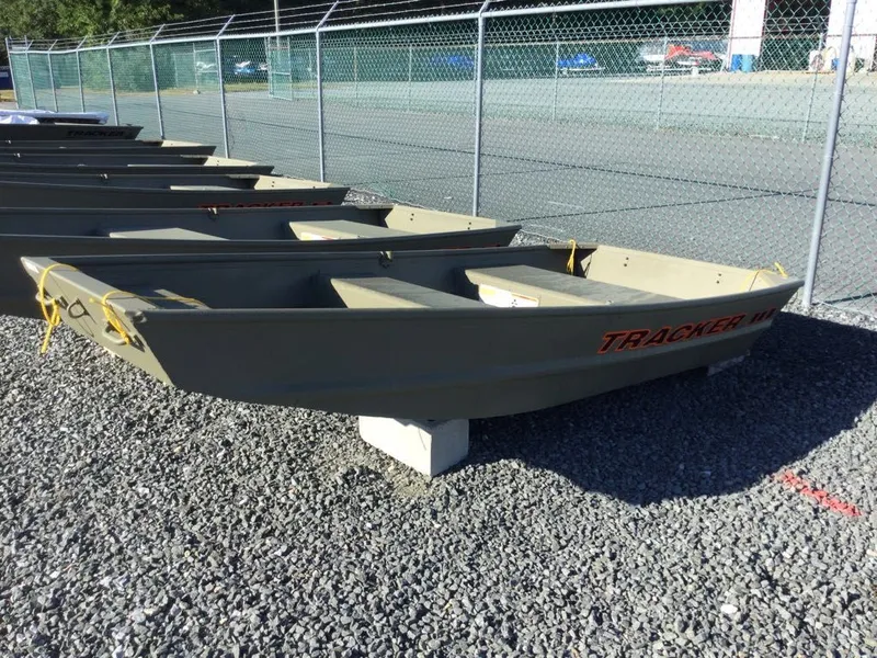 The Image of Tracker GRIZZLY 1086 2026 - 1