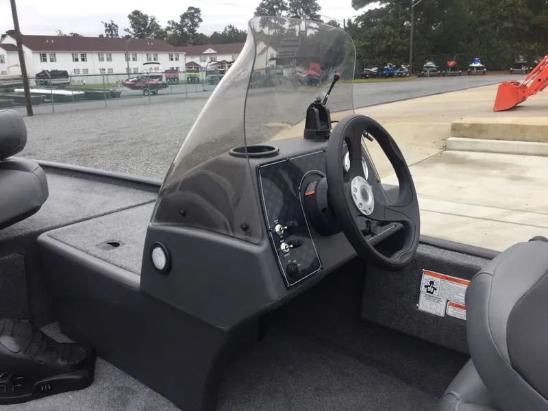 Slide: The Image of Tracker Bass Tracker Classic XL 2026 - 10