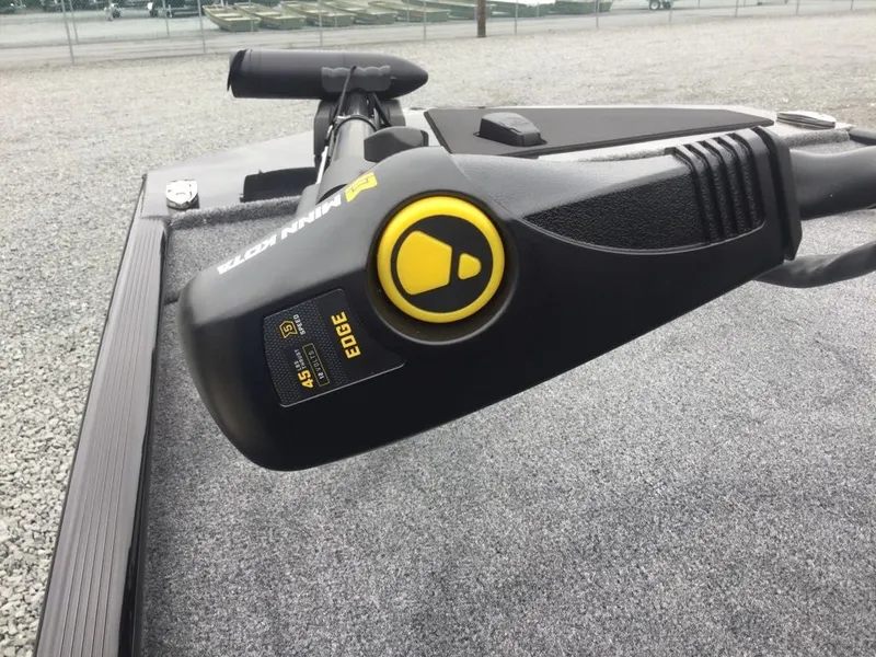 Slide: The Image of Tracker Bass Tracker Classic XL 2026 - 11