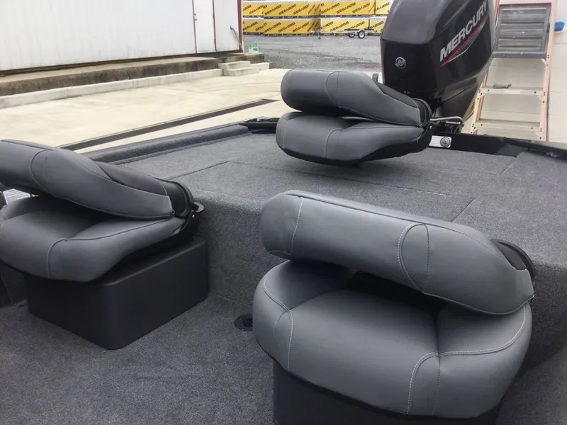 Slide: The Image of Tracker Bass Tracker Classic XL 2026 - 12